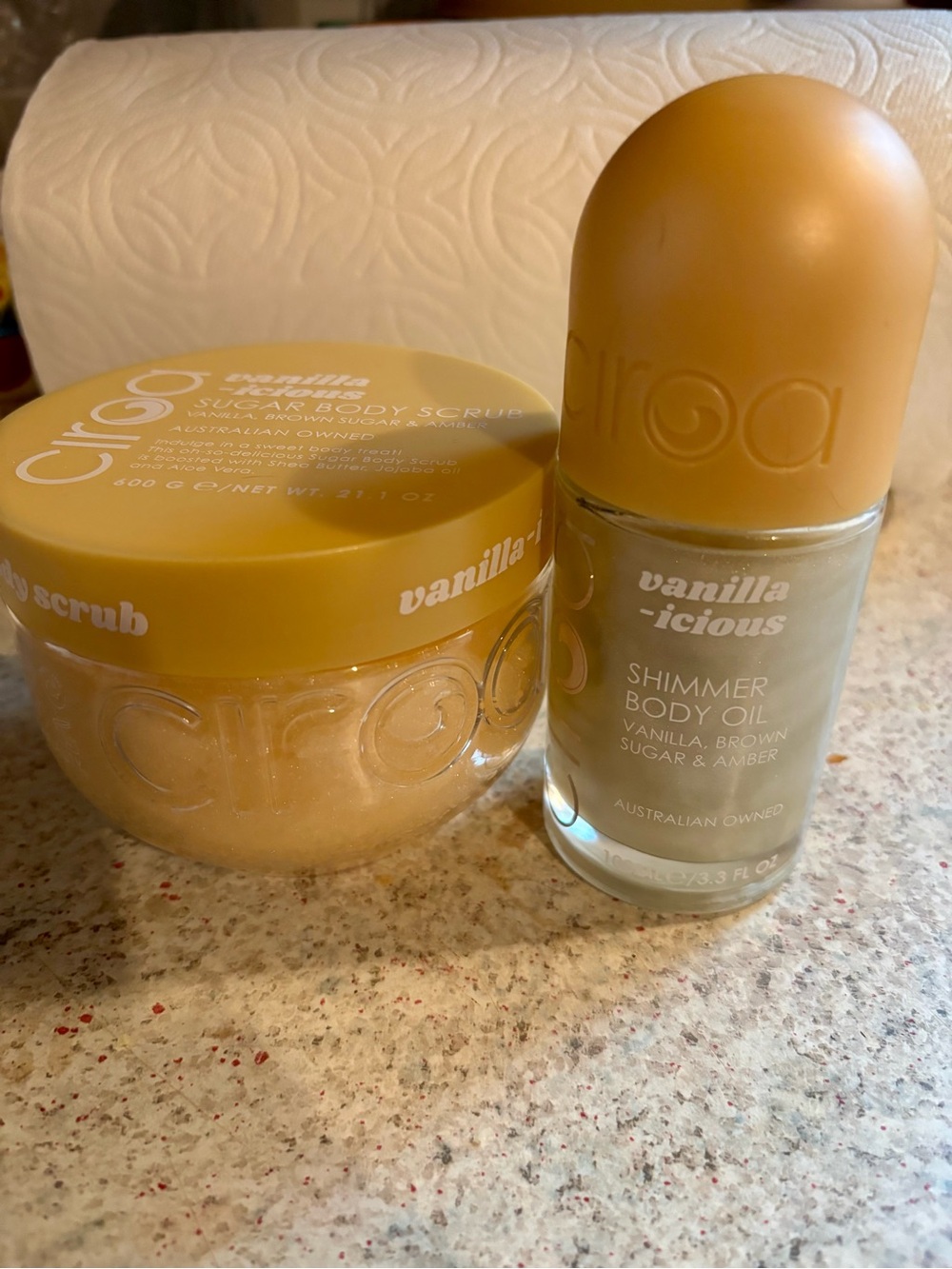 Ciroa Vanilla body oil & sugar scrub